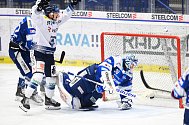 Hokejisté Vítkovic porazili ve středeční dohrávce 24. kola extraligy Kometu Brno (v modrém) 4:0.
