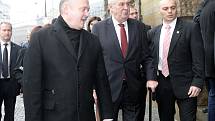 Miloš Zeman s manželkou při příjezdu ke Krajskému úřadu Jihomoravského kraje. Prezident tam zahájil třídenní návštěvu jižní Moravy.
