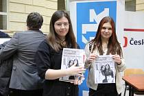 Deník na multimediálním dni v atriu Fakulty sociálních studií brněnské Masarykovy univerzity.