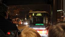 Charitativní jízdu novou obousměrnou tramvají uspořádal v prosinci brněnský dopravní podnik se Škodou Group.