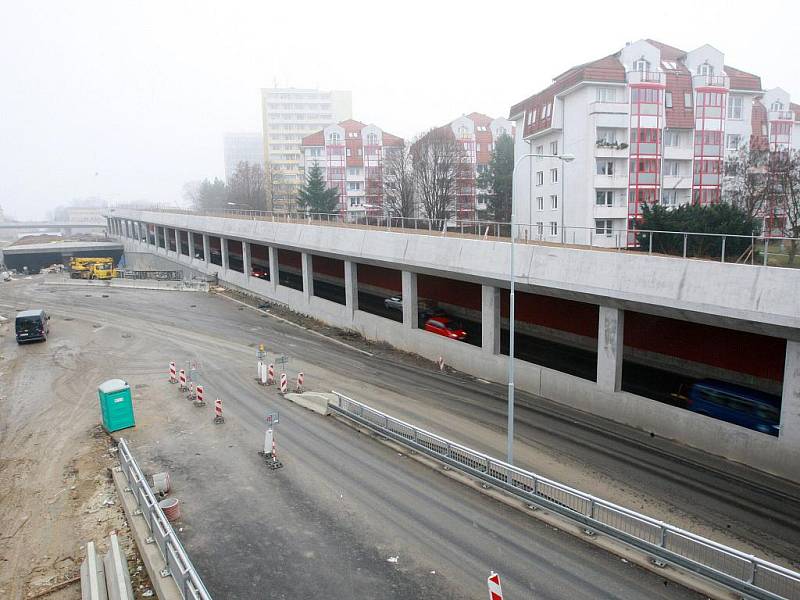 Ředitelství silnic a dálnic uzavřelo objížďkovou trasu, která vedla po cestě plné výmolů kolem královopolských tunelů.