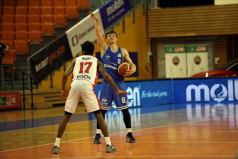 Basketbalový zápas muži USK Praha vs. Basket Brno