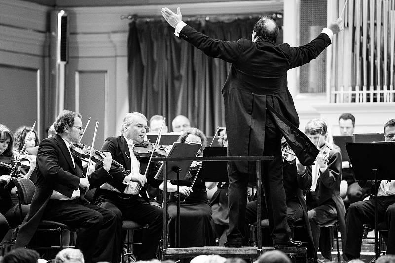 Benefiční koncert Filharmonie Brno pro Ukrajinu pod taktovkou Leoše Svárovského se konal 30. března.