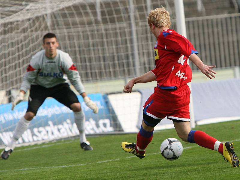 Juniorka Zbrojovky Brno na domácím trávníku remizovala se Zábřehem 0:0.