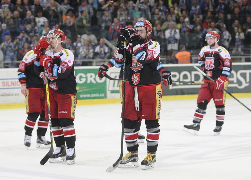 Hokejisté brněnské Komety doma udolali po víc než 77 minutách hry Hradec Králové. Rozhodující trefu a vstupenku do finále extraligy vystřelil v prodloužení na 2:1 Hynek Zohorna.