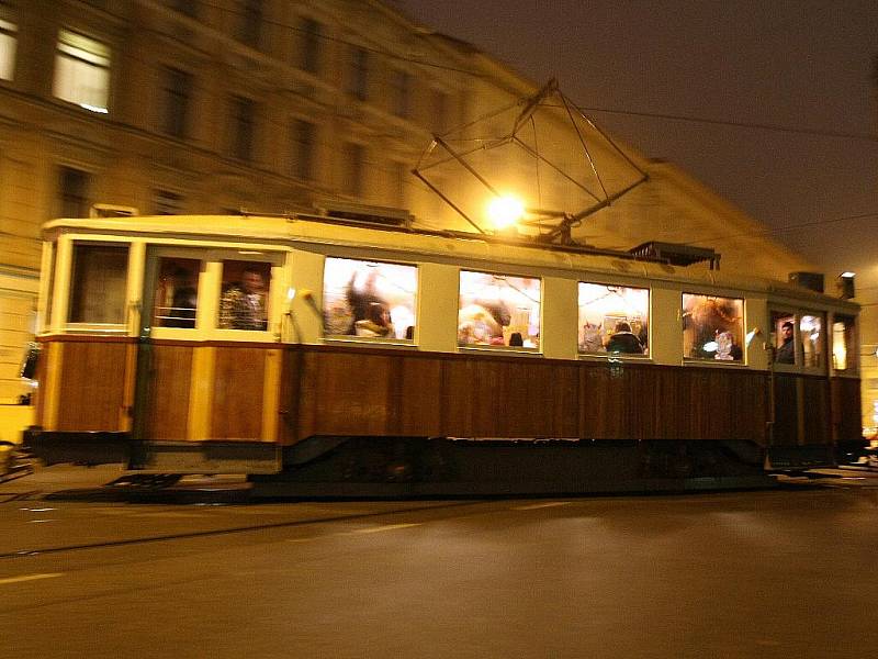 Odpoledne vozila děti po Brně Mikulášská tramvaj.