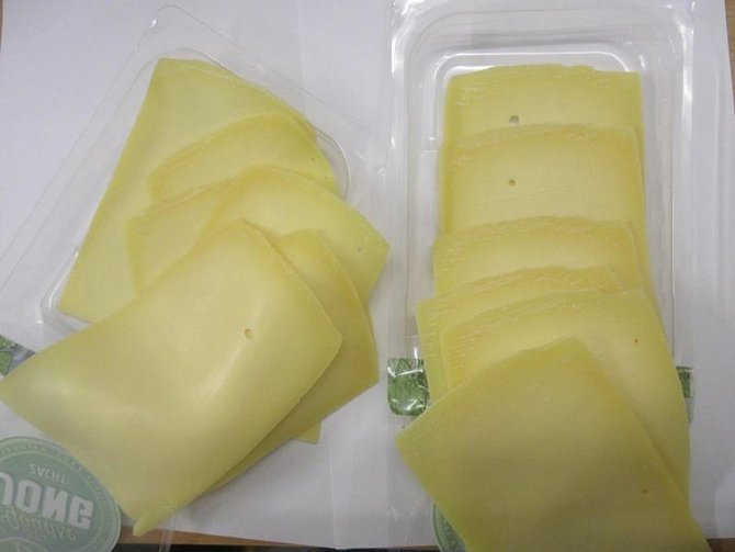 Bio sýr polotvrdý mladý nabízený v brněnském Albertu v Cornovově ulici.