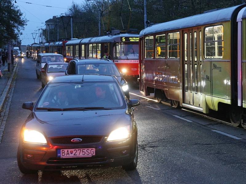 Nehoda v ulici Milady Horákové, při které srazilo auto chodce.