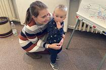 Jana Hermanová musela v Brně podstoupit operaci kvůli velkým bolestem, které jí endometrióza způsobovala. Přestože si dříve myslela, že nikdy nebude mít děti, teď má dvouletého syna a plánuje další miminko.