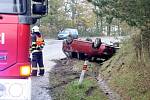 U nehody mezi Bystrcí a Žebětínem v Brně zasahovali hasiči i policisté.