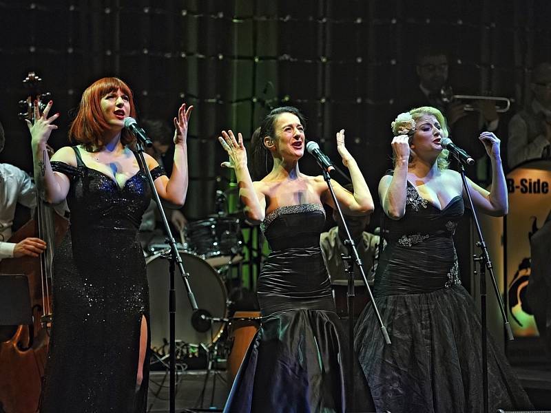 Na Hlavním koncertě Moravia Music Festu v Sono centru se představil B Side Band s Bandleadrem Josefem Buchtou a vokálním triem z Anglie The Puppini Sisters. V publiku seděl zpěvák Vojtěch Dyk, který se v půlce koncertu přesunul na jeviště a také zazpíval.