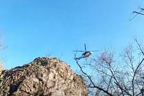 Hasiči zachraňovali zraněného z vrtulníku