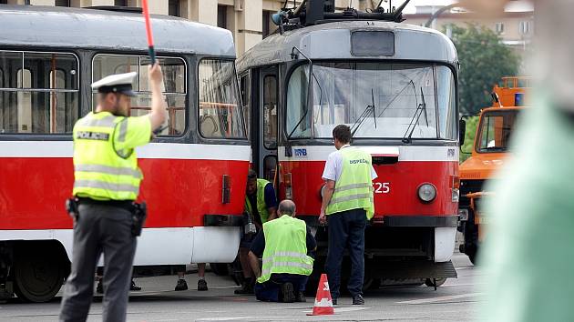 Vykolejená tramvaj. Ilustrační foto.