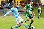 Po vítězství nad Bohunicemi fotbalisté Tatranu Rousínov (zelené dresy) porazili i Boskovice. Na jejich hřišti 3:1.