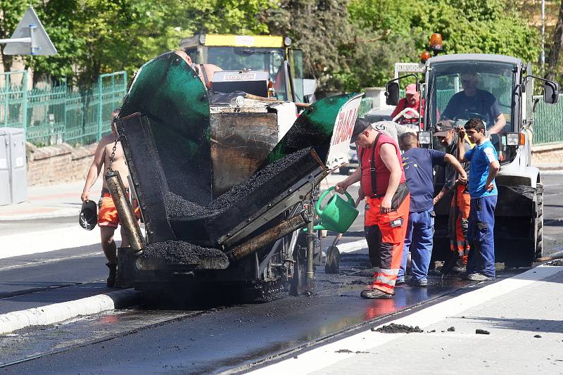 Ulice Údolní před dokončením rekonstrukce.