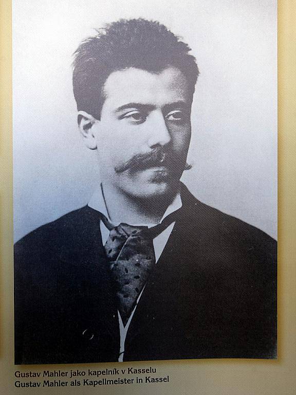 Výstava v Rakouském institutu v Brně přibližuje život skladatele Gustava Mahlera prostřednictvím dobových fotografií  a dokumentů. 