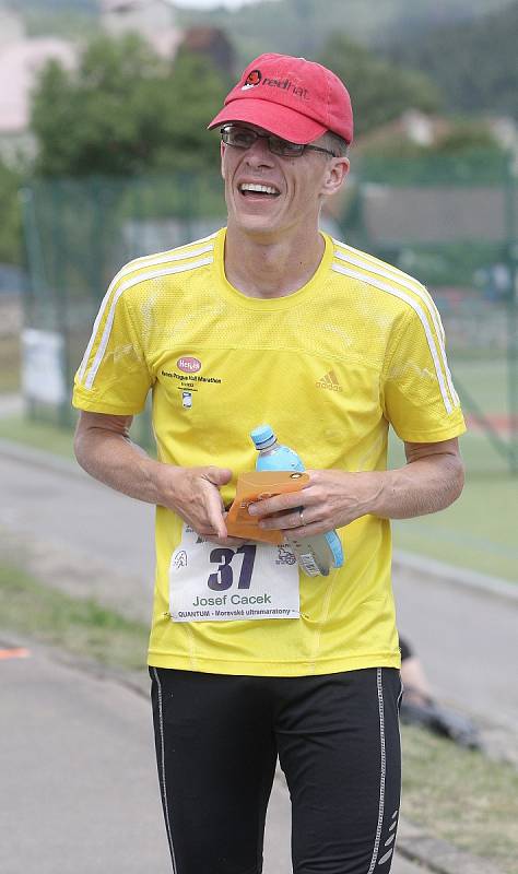 Moravský ultramaraton 2016. Běžci museli zvládnout celkem 301 kilometrů rozdělených do sedmi maratonských etap v sedmi dnech.