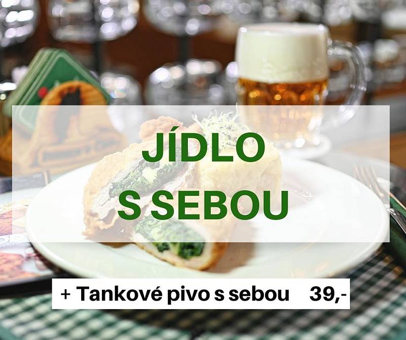 Pivo s sebou. Brněnská pivnice u Čápa nabízí výběr z jídelního lístku a zabalení jídla do krabičky. Lidé si s sebou navíc mohou odnést i tankové pivo za 39 korun.