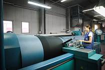Takto vypadá výroba tkanin ve firmě Nová Mosilana v Černovicích