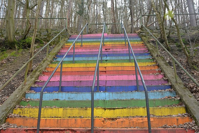 Přemalované schody v Mariánském údolí v městské části Brno-Líšeň.