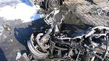 Pětadvacetiletý řidič auta nedal přednost a srazil v pátek o půl sedmé ráno motorkáře. Taková je pravděpodobná příčina nehody, při které zemřel sedmapadesátiletý motocyklista.