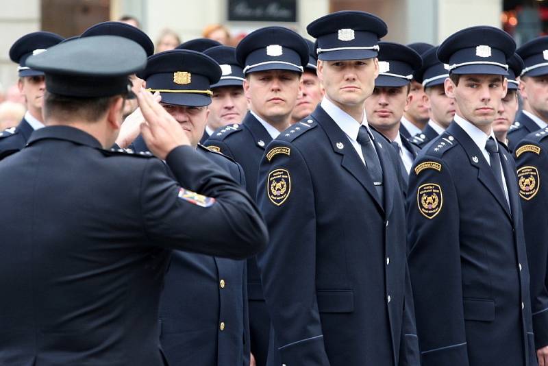 V centru Brna také skládali přísahu noví členové jihomoravského policejního a hasičského sboru. 