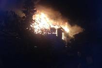 V brněnské městské části Ivanovice hasiči ve středu večer likvidovali požár chaty.
