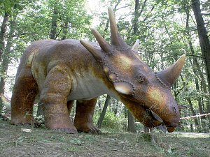 Ocitnout se na chvíli v pravěkých druhohorách a prohlédnout si jejich tehdejší obyvatele dinosaury mohou návštěvníci brněnské zoologické zahrady.
