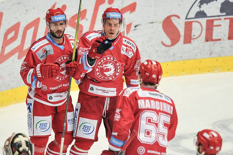 Utkání 40. kola hokejové extraligy: HC Oceláři Třinec vs. HC Kometa Brno, 14. ledna 2018 v Třinci. Radost, Růžička Martin a Vlach Roman.