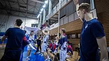 Basketbalisté Brna (v bílých dresech) si ve středu poradili doma s Ostravou. Foto: Jan Russnák