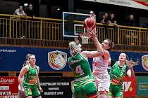 Basketbalistky KP TANY Brno (v zelených dresech) v Hradci Králové tentokrát dominovaly.