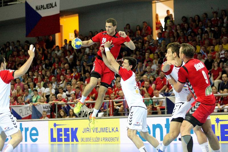 Čeští házenkáři v odvetě play off o postup na mistrovství světa porazili Srbsko 33:21 a postoupili na závěrečný turnaj. 