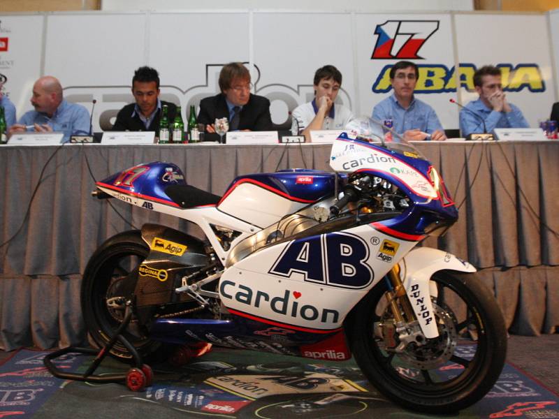 Karel Abraham představil novou motorku.