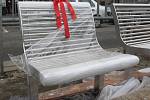 Brňané dostali dárek od města: nové lavičky na nádraží.
