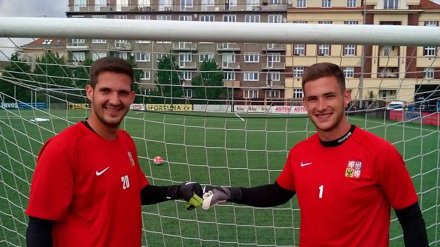 Brankářskou pozici v české reprezentaci do 21 let v malém fotbalu si dělí (zleva) Václav Šlégr a Dominik Kunický.