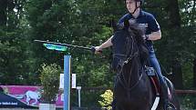 Dvacátý ročník Mezinárodního policejního mistrovství v jezdectví se konal v brněnské Panské Líše. Nechyběl ani doprovodný program s policejními ukázkami.
