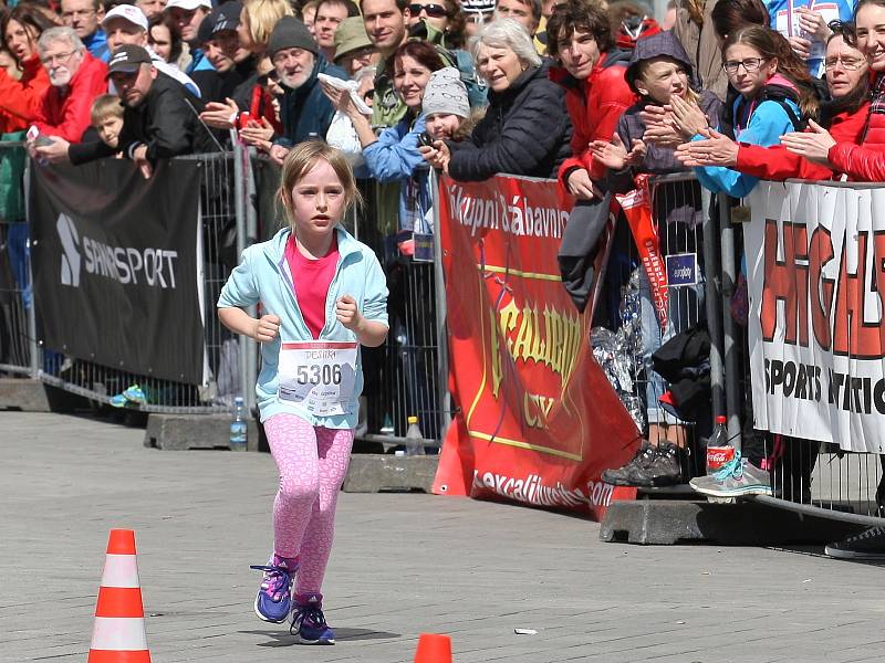 Brněnský půlmaraton a Brněnskou desítku běželo v sobotu v Brně 2260 běžců.