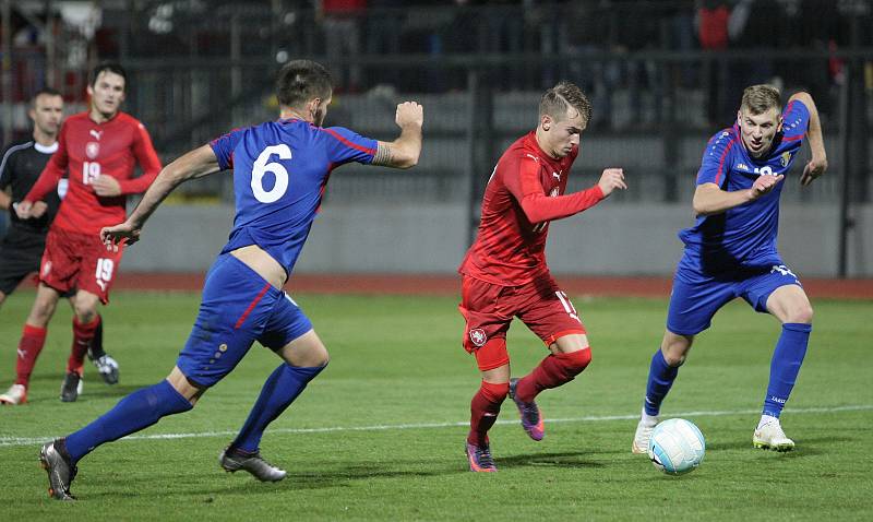 Čeští fotbalisté do 21 let porazili v závěrečném utkání kvalifikace mistrovství Evropy ve Znojmě Moldavsko 4:1.