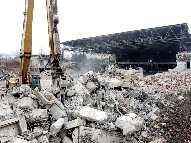 Demolice stadionu za Lužánkami.