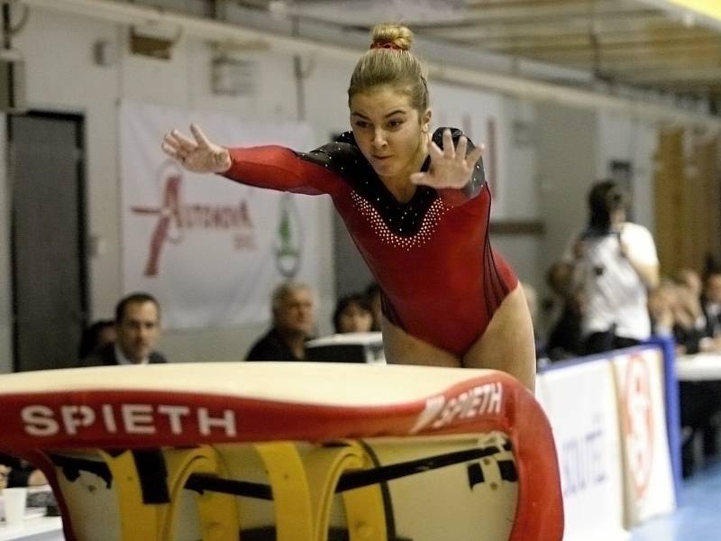 Veronika Drápalová na mezinárodní soutěži ve sportovní gymnastice Sokol Grand Prix Brno.