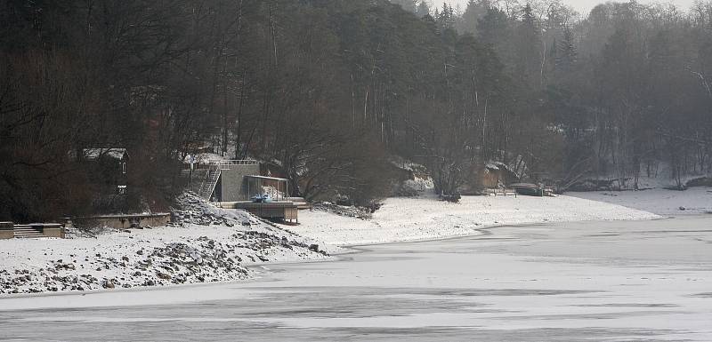 Brněnská přehrada je na polovině kapacity kvůli výjimečně suchému loňskému roku, který byl druhý nejsušší po extrémním roce 2003.