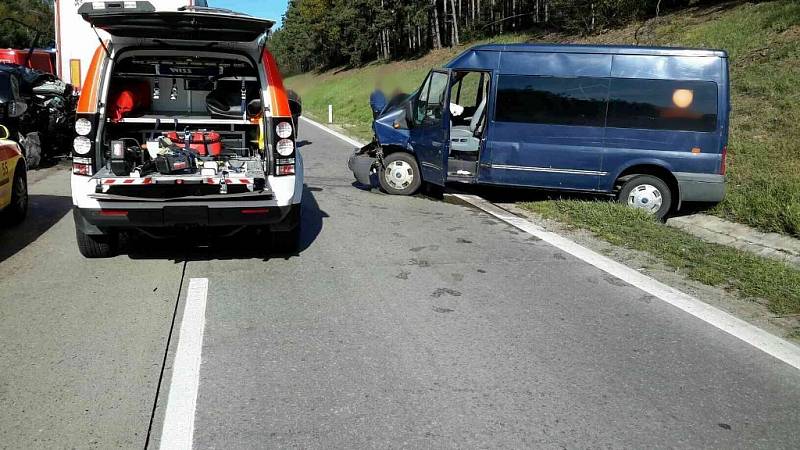 Kvůli nehodě nemohli v pondělí od půl deváté projet řidiči po dálnici D1 170. kilometrem u Domašova ve směru na Prahu. Srazily se tam kamion, dodávka a osobní auto.