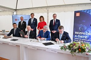 Společnosti Teplárny Brno a ČEZ podepsaly v pondělí 25. března strategické smlouvy o výstavbě horkovodu z Dukovan do Brna.