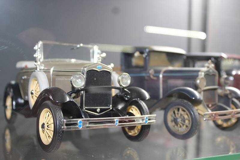 Sbírka modelů aut v Brně čítá dvanáct stovek kusů.