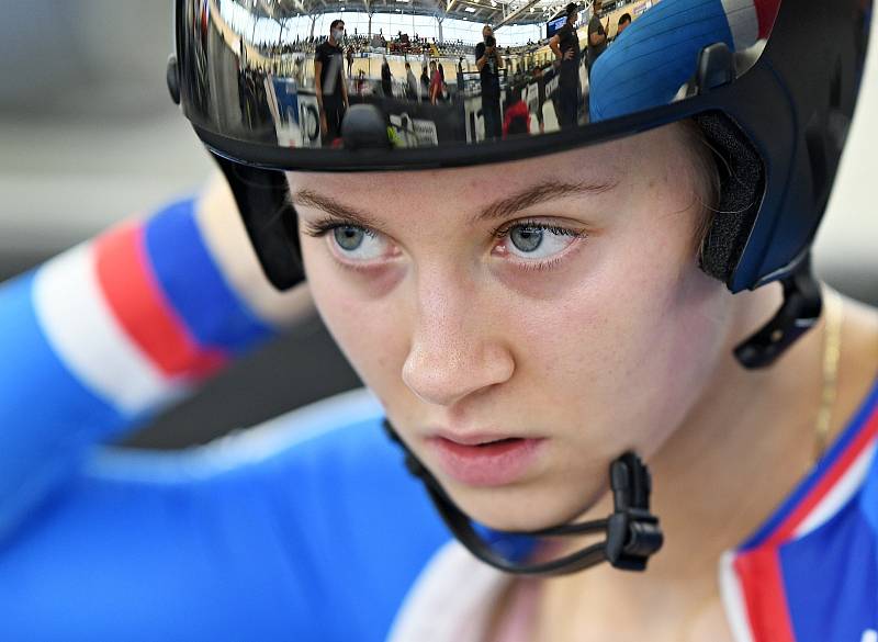 Veronika Jaborníková při sprintu na mistrovství světa v dráhové cyklistice.