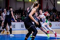 Basketbalistky Žabin Brno (v bílém) porazily v úvodním utkání prvního kola play-off EuroCupu doma Besiktas Istanbul 73:63.