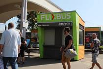 Podle zjištění Brněnského deníku Rovnost prodejna jízdenek pro autobusového dopravce FlixBus u brněnského Grandu stojí načerno.