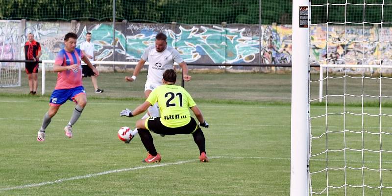 Fotbalový šoumen Petr Švancara se za Střelice uvedl dvěma góly proti FK Znojmo a pomohl k výhře 6:1.