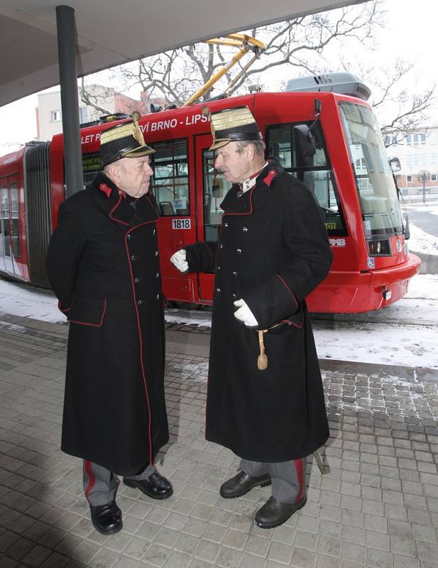 Nová tramvaj propaguje čtyřicáté výročí partnerství Brna a Lipska.