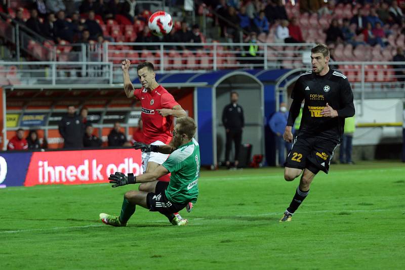 Brněnští fotbalisté (v červeném) remizovali s Varnsdorfem 2:2.